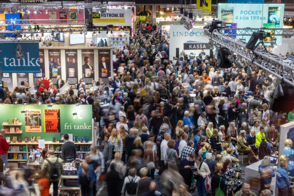 folkmassa på mässa