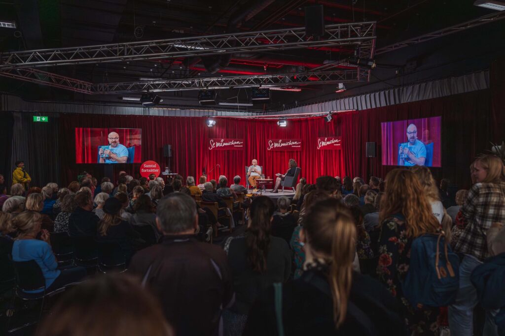 publik framför scen