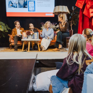 barn vid scen
