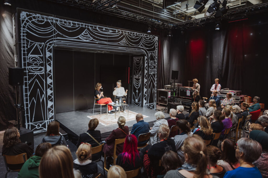 DRAMASCENEN PÅ BOKMÄSSAN 2025. FOTO: NATALIE GREPPI