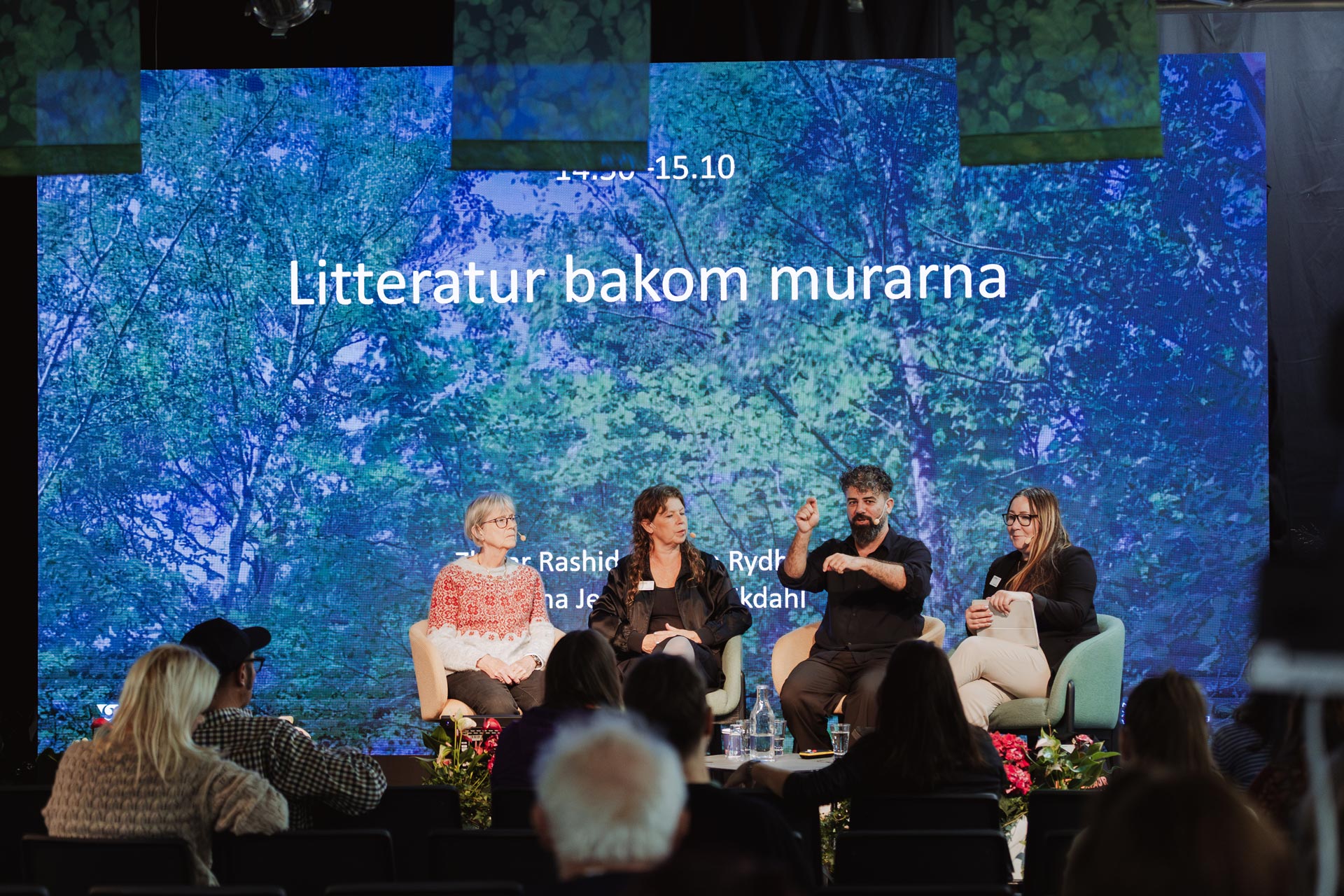 personer på en scen
